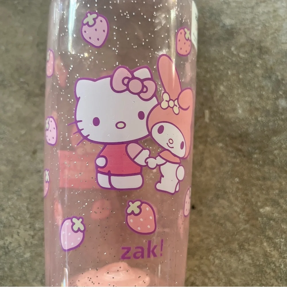 Hello Kitty and Melody Pink Bottle - Picture 2 of 4